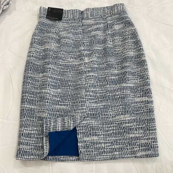 Bannana Republic NWT Women’s Blue and White knit pencil skirt - Picture 4 of 9